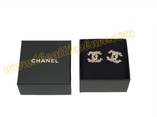 Chanel Earring A86990Y Double C Glass Pearls Twist Gold Hardware-0