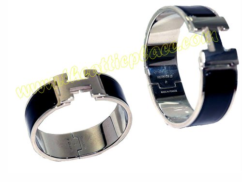 Hermes Clic Clac P Stamp Black Enamel PM Palladium Hardware-0