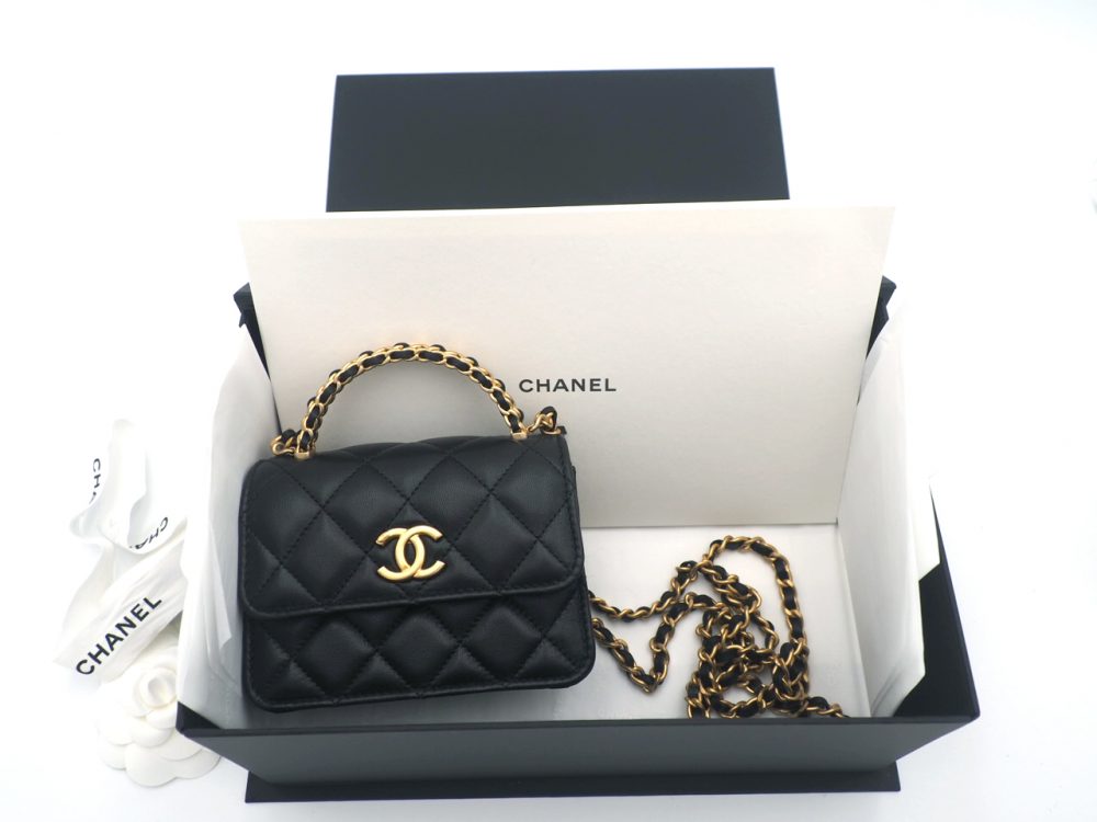 CC VANITY CASE 19 BLACK LAMBSKIN GOLD HARDWARE